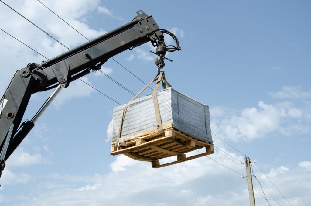 Alquiler de manlift para trabajo en alturas en Colombia