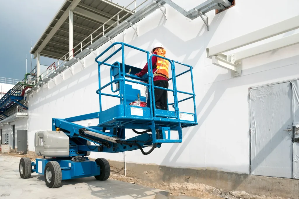 Plataforma manlift para trabajos en altura disponible en Aerorental