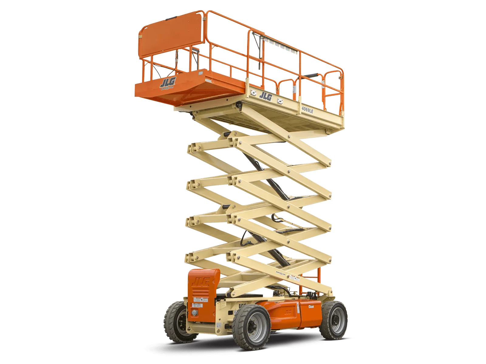 Elevador de tijera todo terreno marca JLG disponible para alquiler en Aerorental