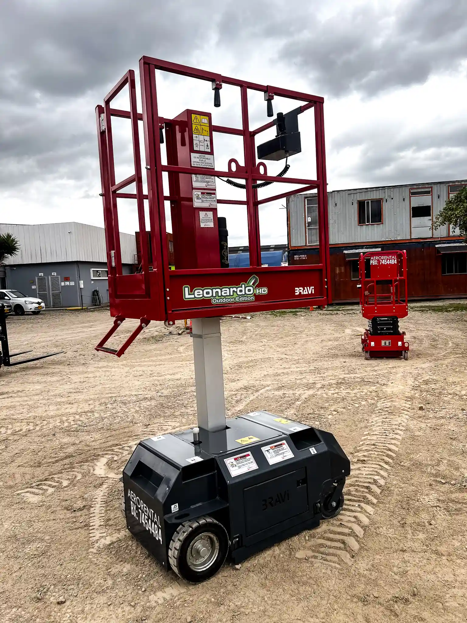Plataforma vertical Leonardo Bravi HD de AeroRental para mantenimiento en altura