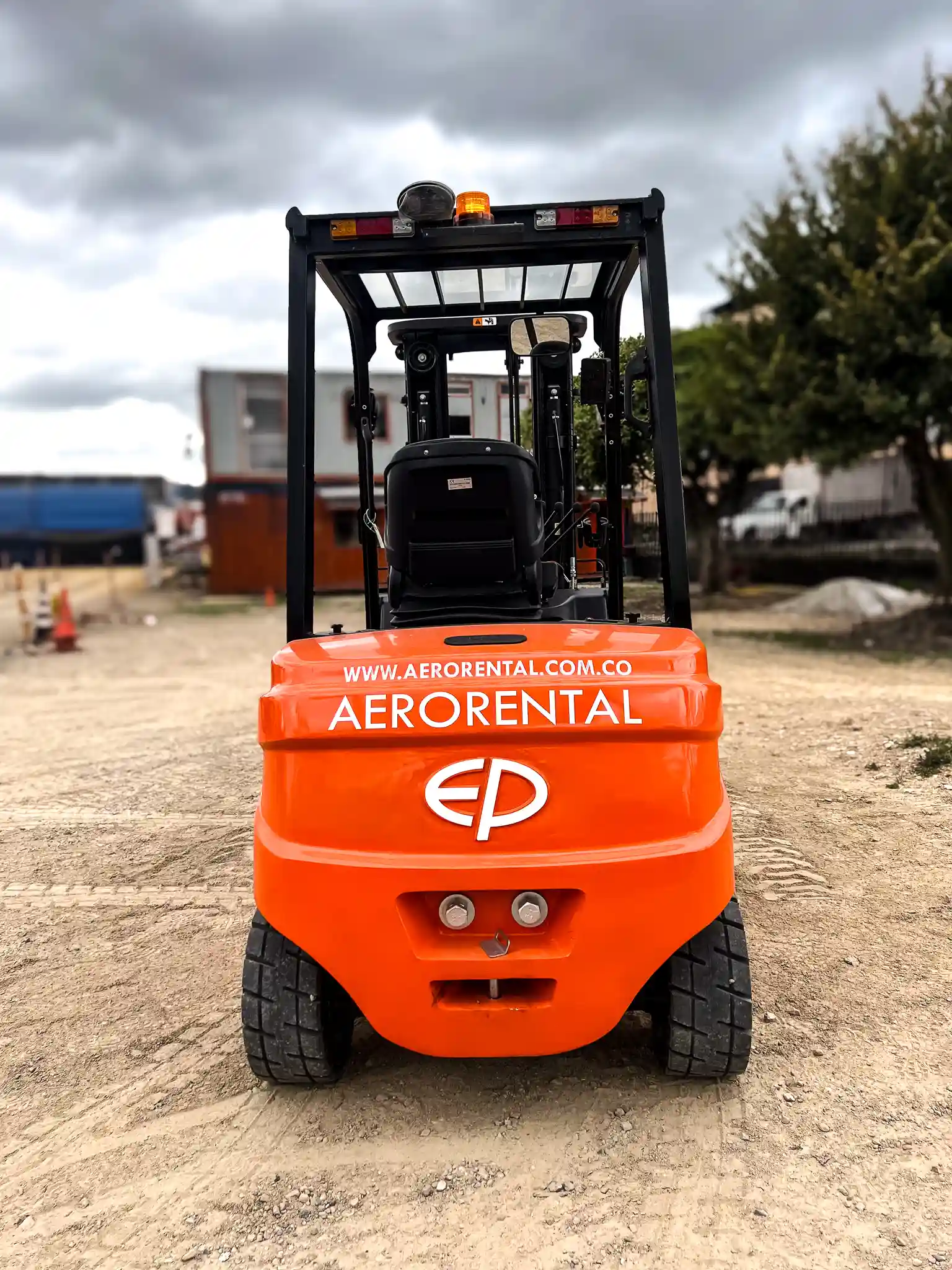 Montacargas modelo EFL 300 de AeroRental.