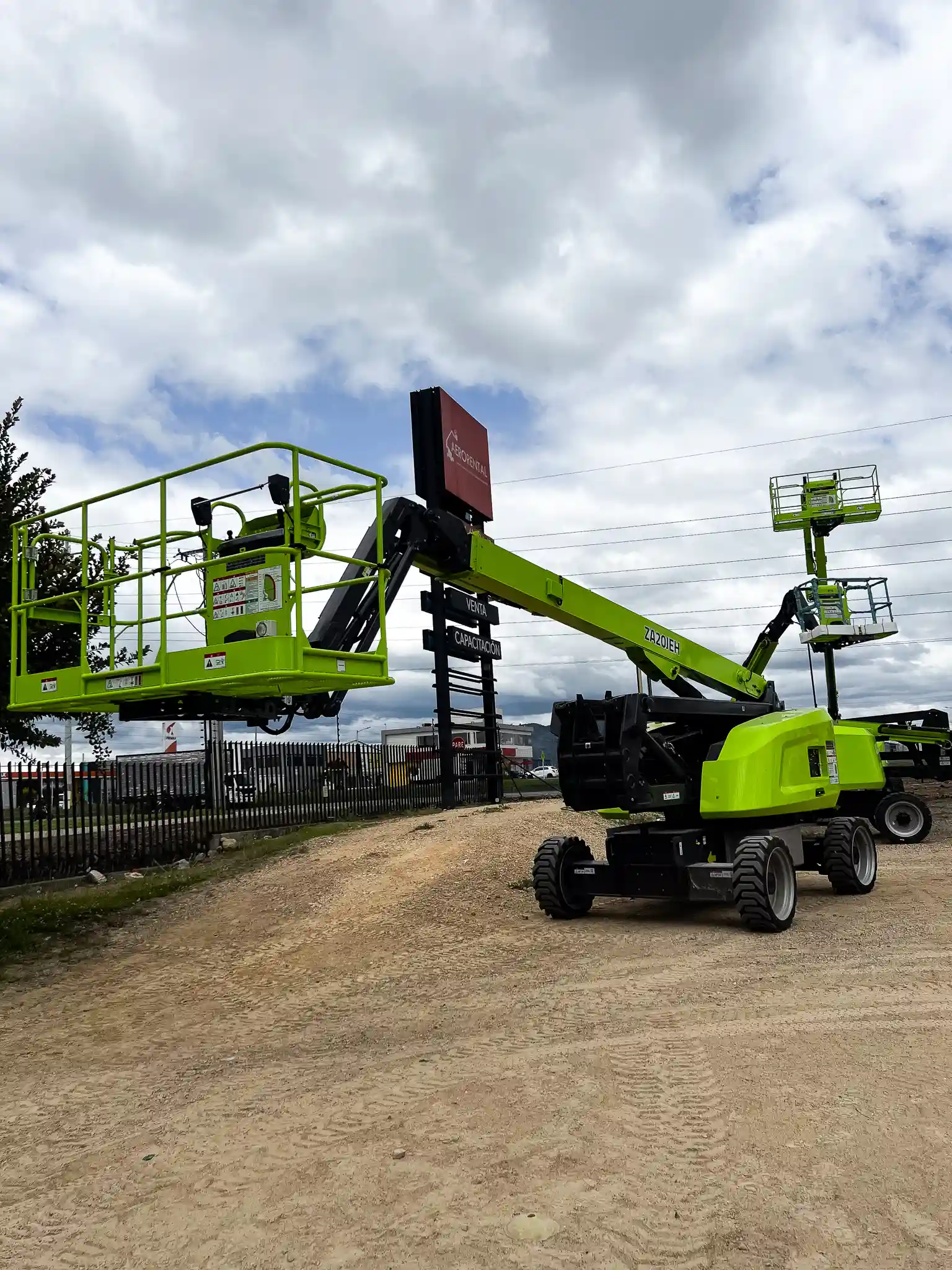 Brazo articulado modelo za20jeh de AeroRental Brazo articulado para trabajos en altura.